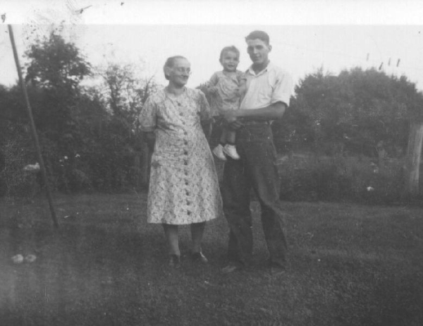 GrandmaDadJudy1944